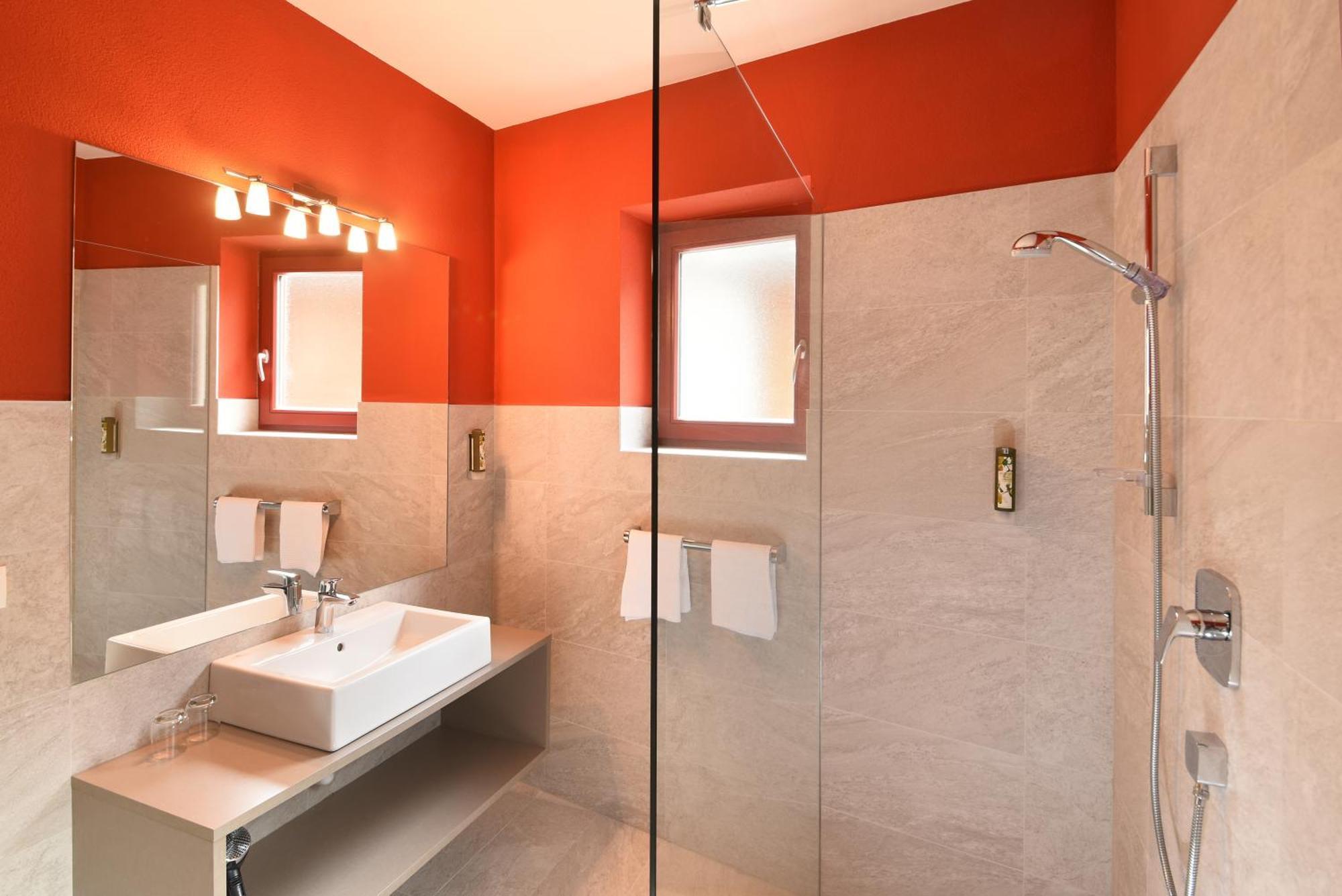 Hotel Gassenwirt Киенес Екстериор снимка